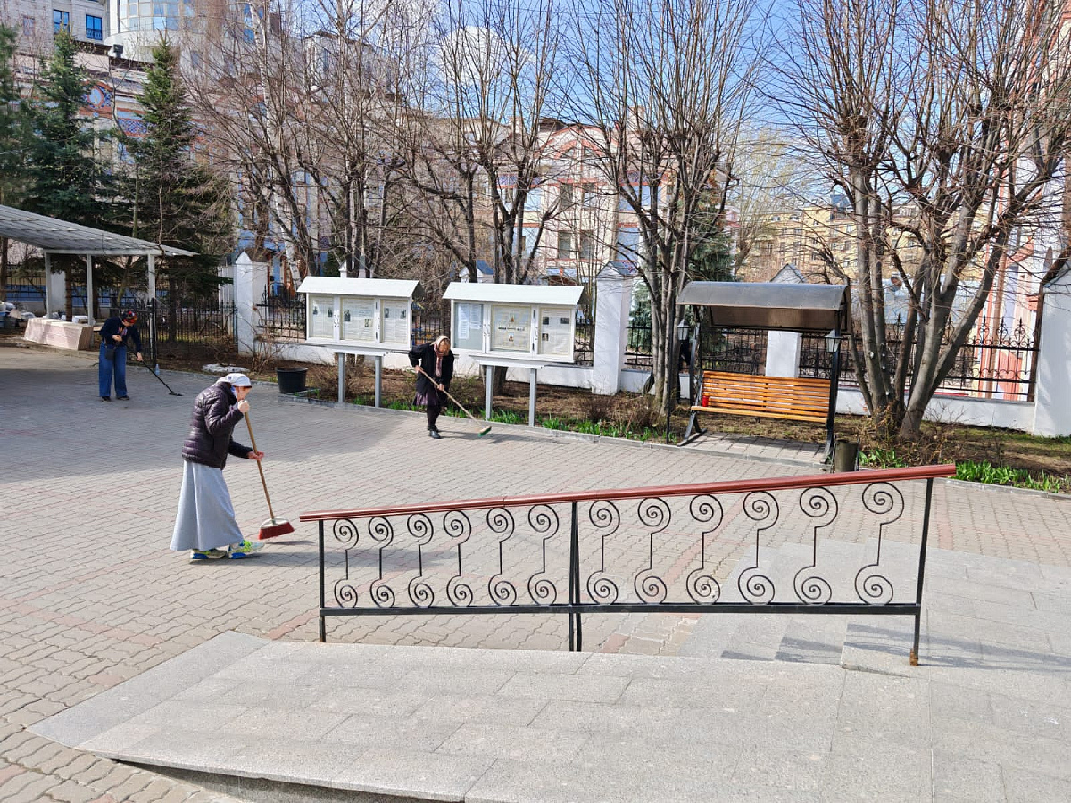 Субботник на территории храма — фото 2